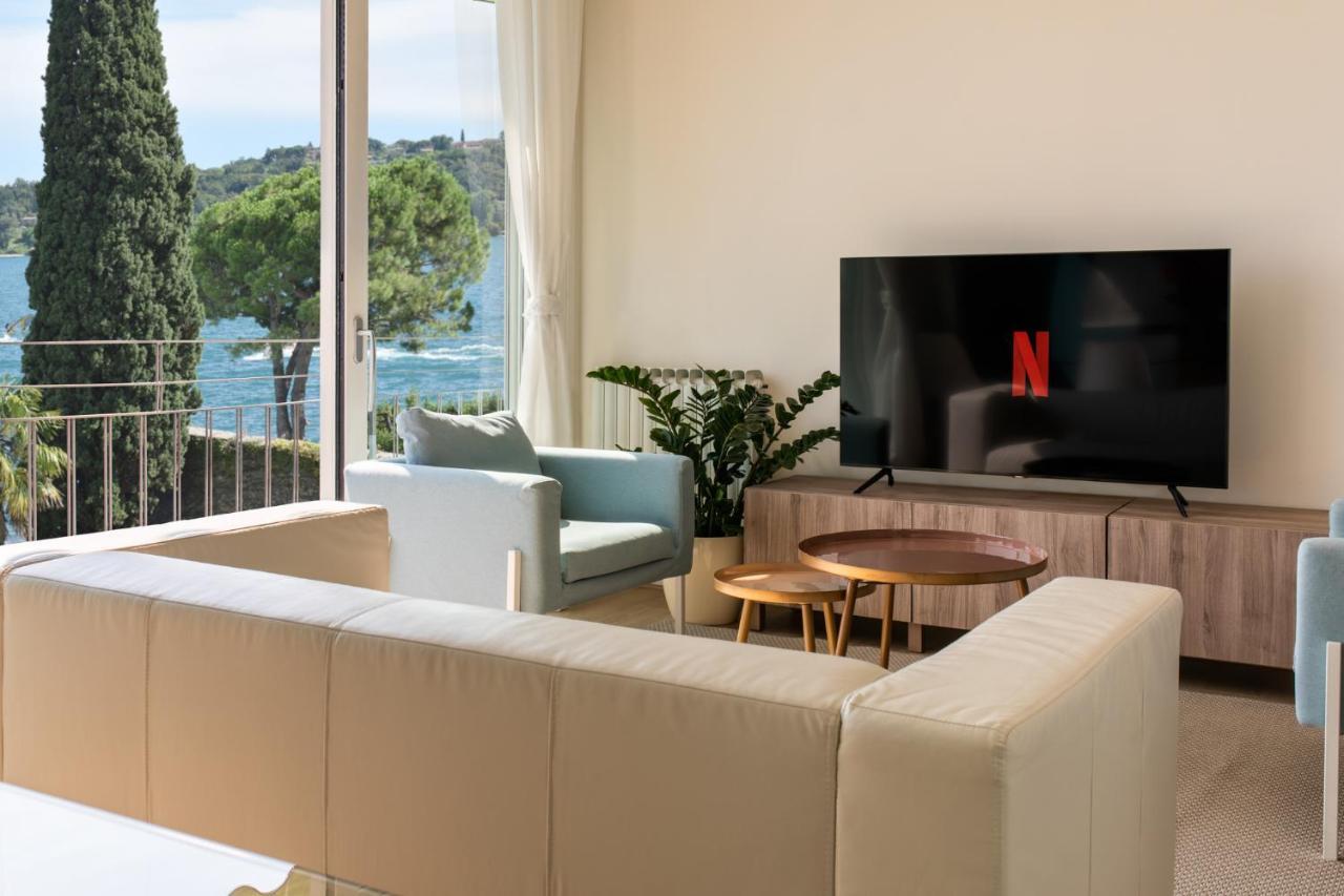 Luxury Lake View Apartments Сало Екстер'єр фото